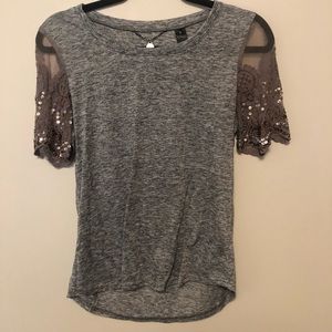 Embellished sleeve gray Tee BKE